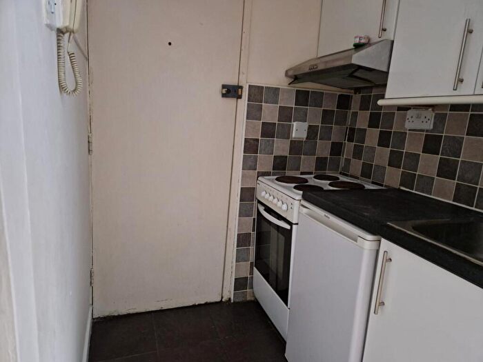 Flat To Rent In Chapel Street, Luton, LU1
