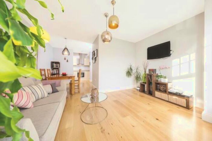 2 Bedroom Flat To Rent In Crawford Place, Marylebone, London, W1U