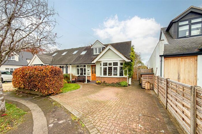 2 Bedroom Bungalow For Sale In North Close, St. Albans, Hertfordshire, AL2