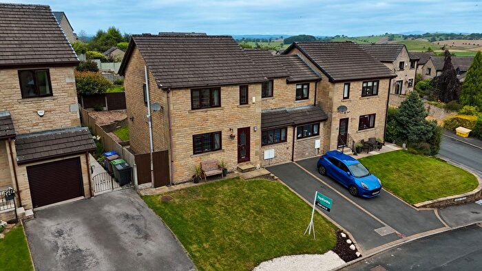 3 Bedroom Semi-Detached House For Sale In Coates Fields, Barnoldswick, BB18