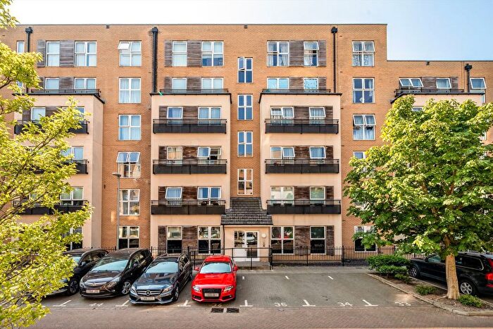 2 Bedroom Flat For Sale In Lanadron Close, Isleworth, TW7