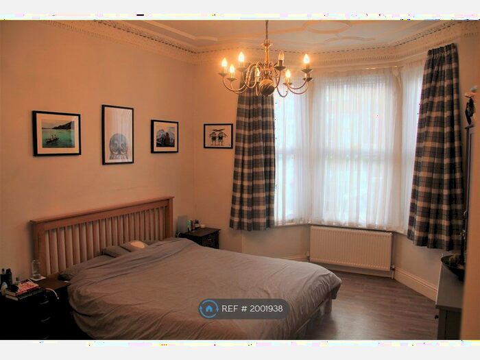 1 Bedroom Flat To Rent In Pennard Road, London, W12