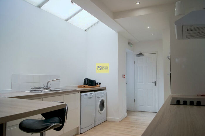 5 Bedroom Terraced House To Rent In Tiverton Road - Bath Student Property, B29