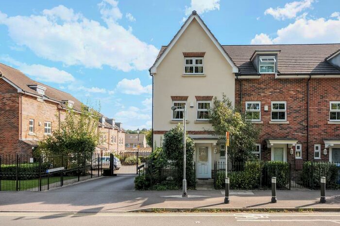 3 Bedroom Town House To Rent In Cranbourne Towers, Ascot, SL5