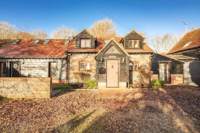 2 Bedroom Semi Detached House To Rent In The Stables, Moulsford, OX10