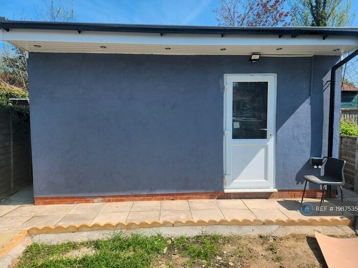 1 Bedroom Flat To Rent In Canfield Road, Woodford Green, IG8