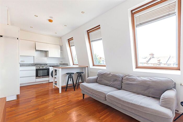 2 Bedroom Flat For Sale In Mitcham Lane, Furzedown, SW16