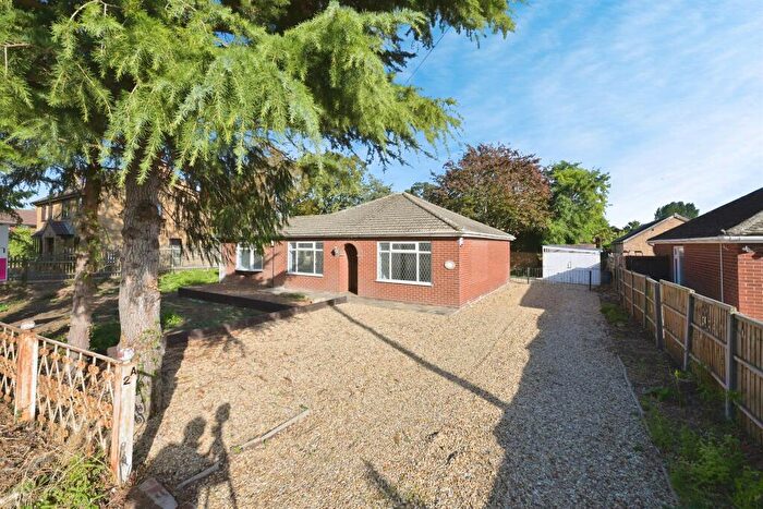 2 Bedroom Detached Bungalow For Sale In Peterborough Road, Crowland, Peterborough, PE6