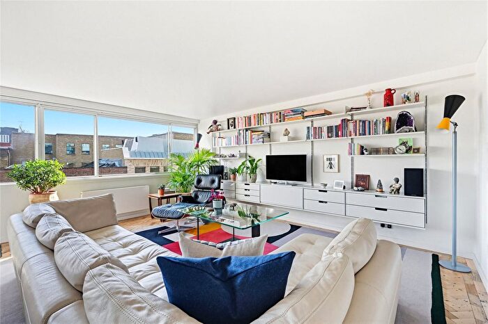 2 Bedroom Flat For Sale In Thayer Street, London, W1U