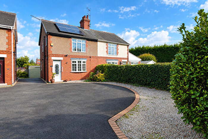 3 Bedroom Semi-Detached House For Sale In Dadsley Road, Tickhill, Doncaster, DN11