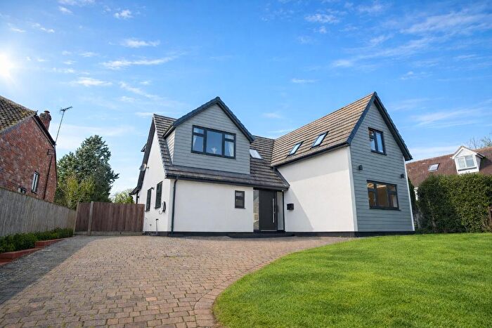 4 Bedroom Detached House For Sale In Vicarage Road, Silsoe, Bedfordshire, MK45