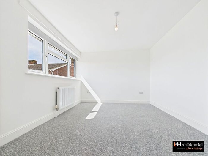 3 Bedroom Flat To Rent In Stratfield Road, Borehamwood, WD6