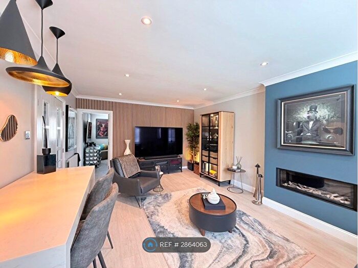 2 Bedroom Flat To Rent In Maidenhead Road, Maidenhead, SL6