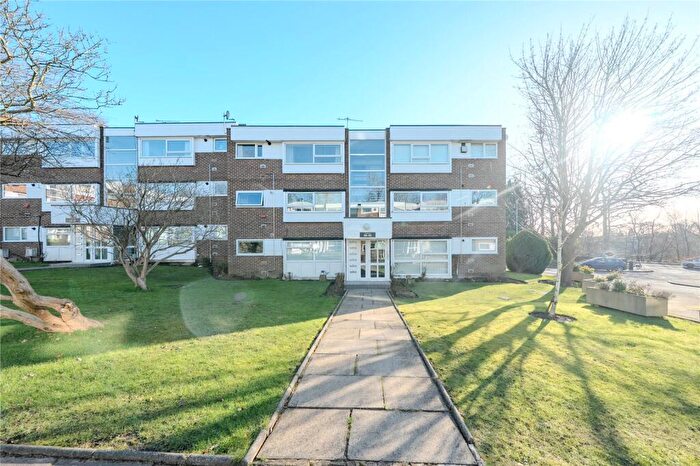 2 Bedroom Apartment For Sale In The Moorlands, Leeds, West Yorkshire, LS17