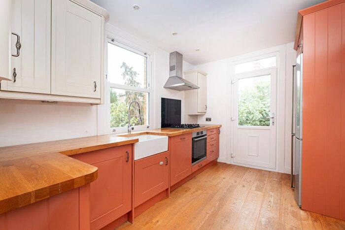 2 Bedroom Flat To Rent In Grove Road, Surbiton, KT6