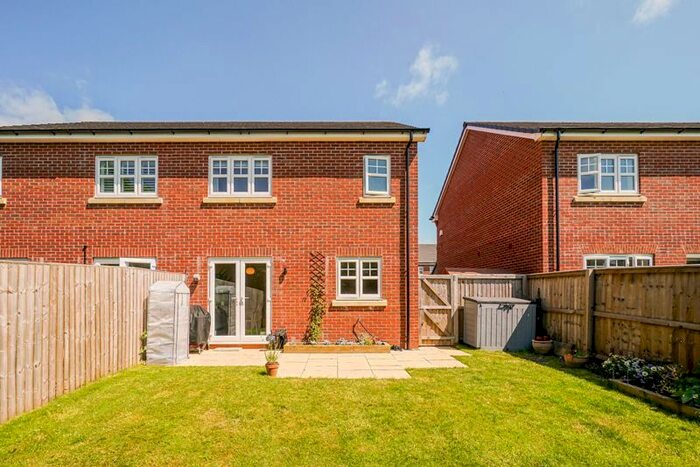 3 Bedroom Semi-Detached House For Sale In Georges Grove, Preston, PR3