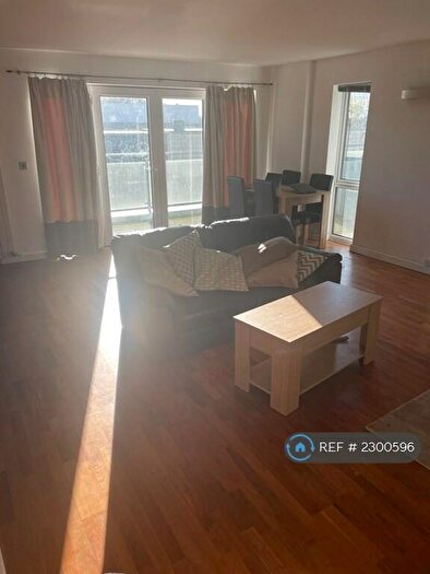 2 Bedroom Flat To Rent In Prestwich, Prestwich, M25