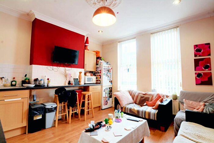 3 Bedroom Flat To Rent In Peveril Street, Nottingham, NG7