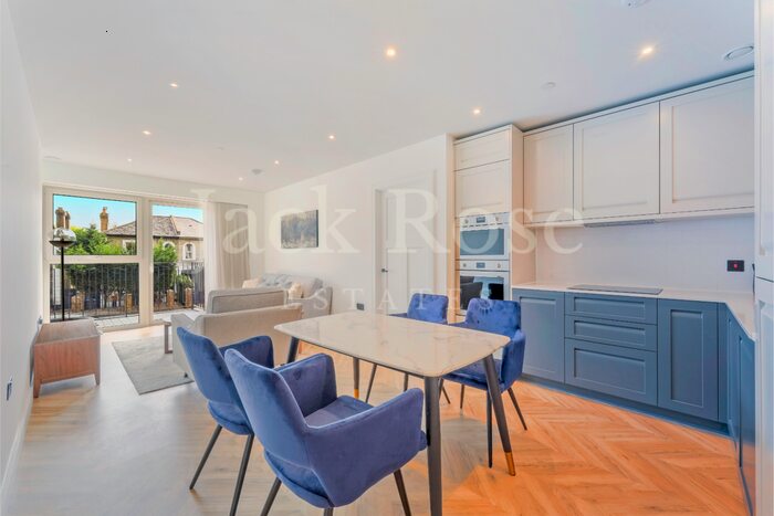 2 Bedroom Flat To Rent In Royal Exchange, Kingston Upon Thames, KT1