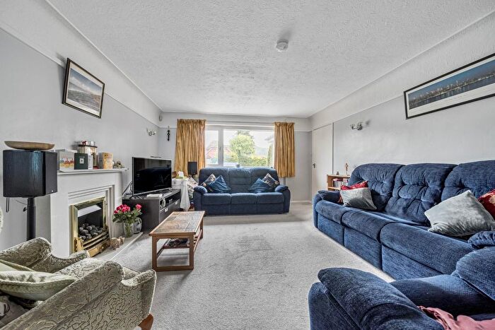 4 Bedroom Detached House For Sale In South Road, Horndean, Waterlooville, PO8
