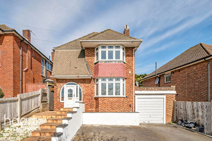 3 Bedroom Detached House For Sale In Waddington Way, London, SE19