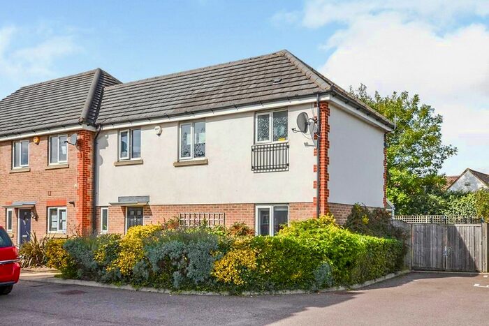 3 Bedroom Semi-Detached House To Rent In Summerleas Close, Hemel Hempstead, Hertfordshire, HP2