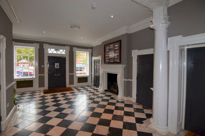 2 Bedroom Flat To Rent In Broad Street, Wokingham, RG40