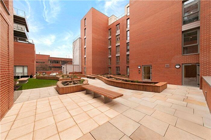 3 Bedroom Flat For Sale In Lighterage Court, High Street, TW8