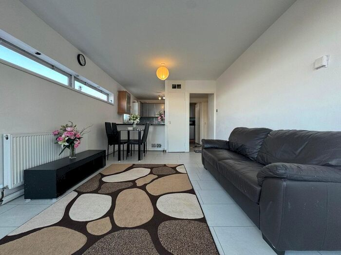 2 Bedroom Flat To Rent In Staines Road West, Sunbury-On-Thames, TW16