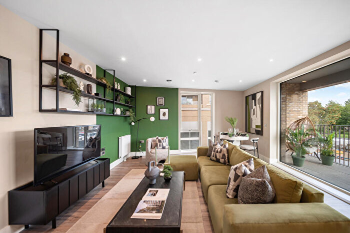 3 Bedroom Apartment For Sale In Makers Yard, Canning Town, Newham, London, E16