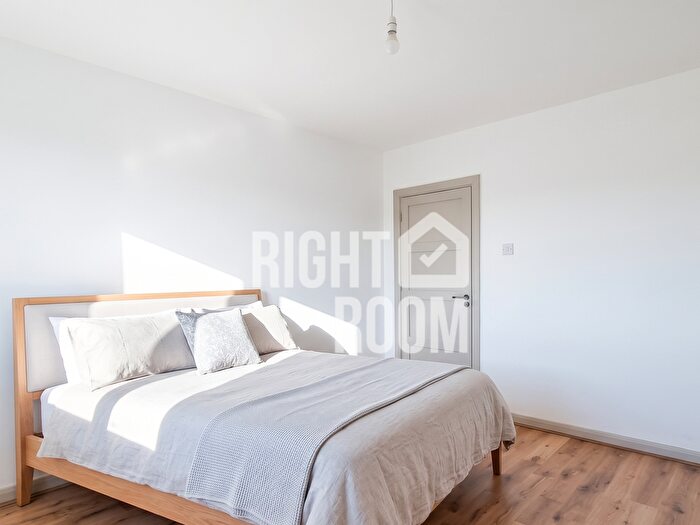 4 Bedroom Semi-Detached House To Rent In Bed House, Brownhill Road, North Baddesley, Southampton, SO52