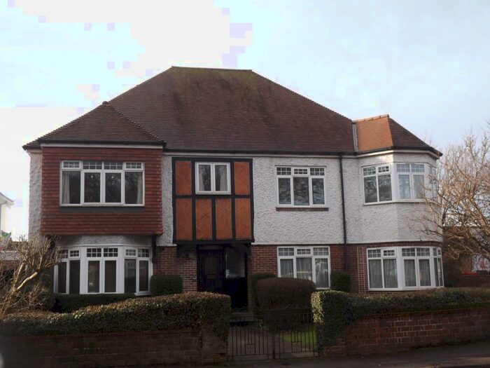 2 Bedroom Apartment To Rent In Woodland Gate, Hill Lane, SO15