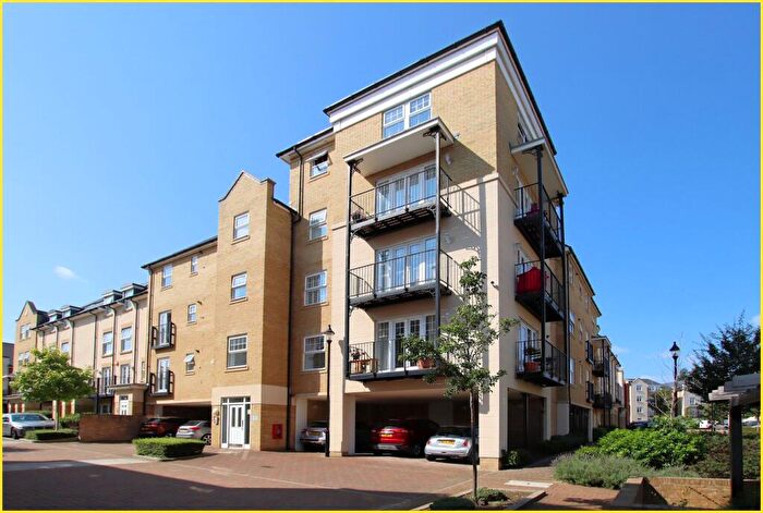 1 Bedroom Flat To Rent In Renwick Drive, Waterloo House, BR2