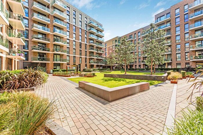 1 Bedroom Flat To Rent In Queenshurst Square, Kingston Upon Thames, Surrey, KT2