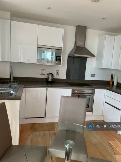 2 Bedroom Flat To Rent In Centurion Tower, London, E16