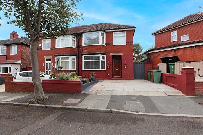 3 Bedroom Semi-Detached House For Sale In Pine Avenue, Whitefield, M45