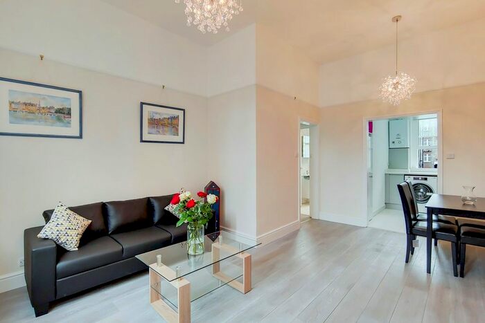 2 Bedroom Flat To Rent In Montagu Row, Marylebone, London, W1U