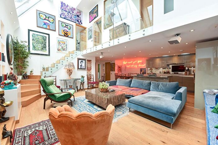 3 Bedroom Flat To Rent In Gunter Grove, Kensington And Chelsea, London, SW10