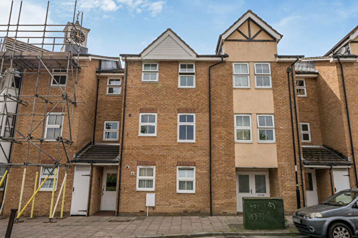 2 Bedroom Apartment For Sale In Wastdale Road, London, SE23