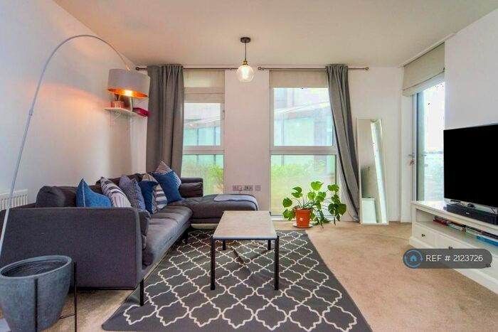 2 Bedroom Flat To Rent In Daneland Walk, London, N17