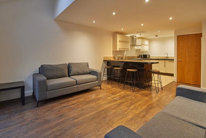 4 Bedroom House To Rent In Eastleigh Road, Leicester, LE3