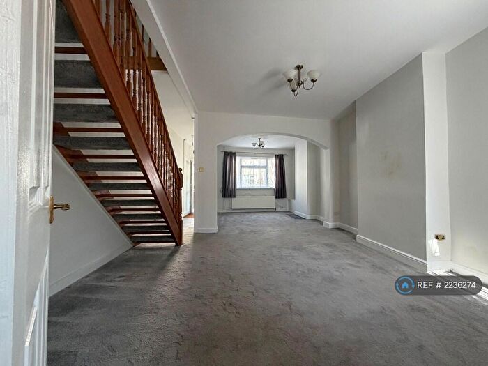 3 Bedroom Terraced House To Rent In Castle St, Queenborough, ME11