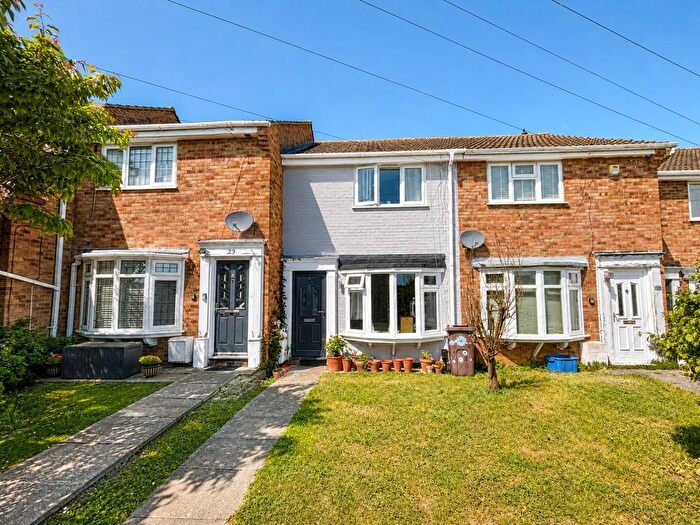 2 Bedroom Property For Sale In Highlands Close, Rochester, ME2