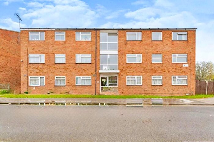 3 Bedroom Flat To Rent In Kentford Way, Northolt, UB5