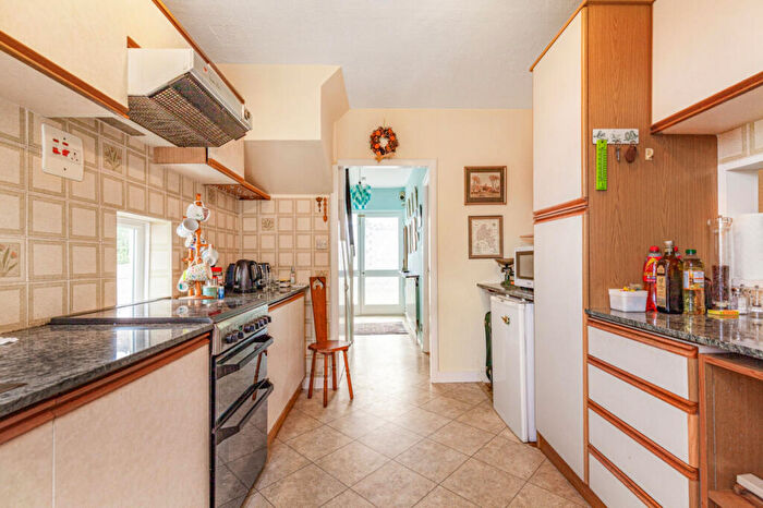 3 Bedroom Semi-Detached House For Sale In St Omer Road, Oxford, OX4
