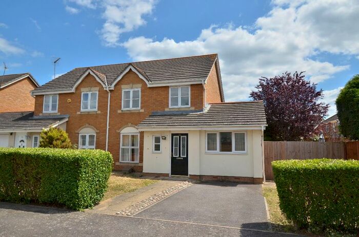 4 Bedroom Semi-Detached House To Rent In Knightswood Road, Rainham, RM13