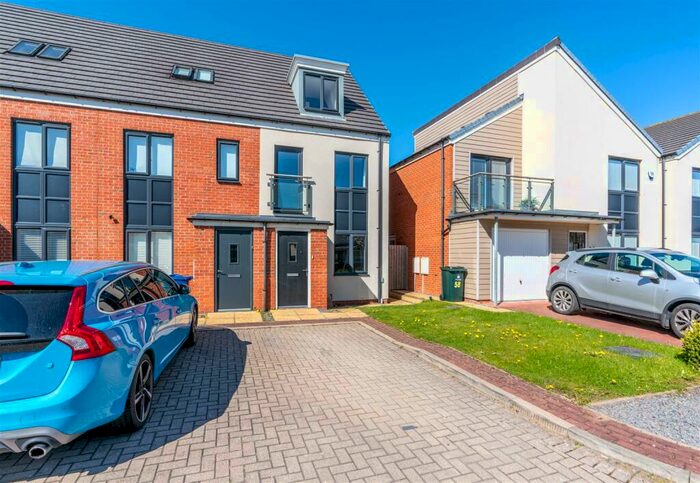 3 Bedroom Town House To Rent In Greville Gardens, Great Park, NE13