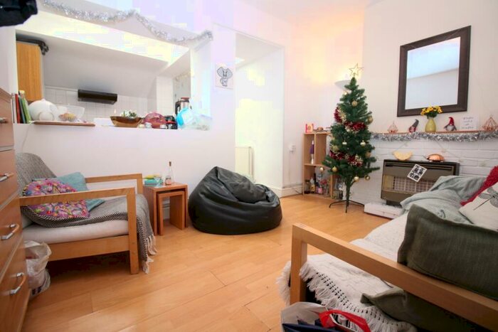 3 Bedroom Terraced House To Rent In Woodville Road, Cathays, CF24