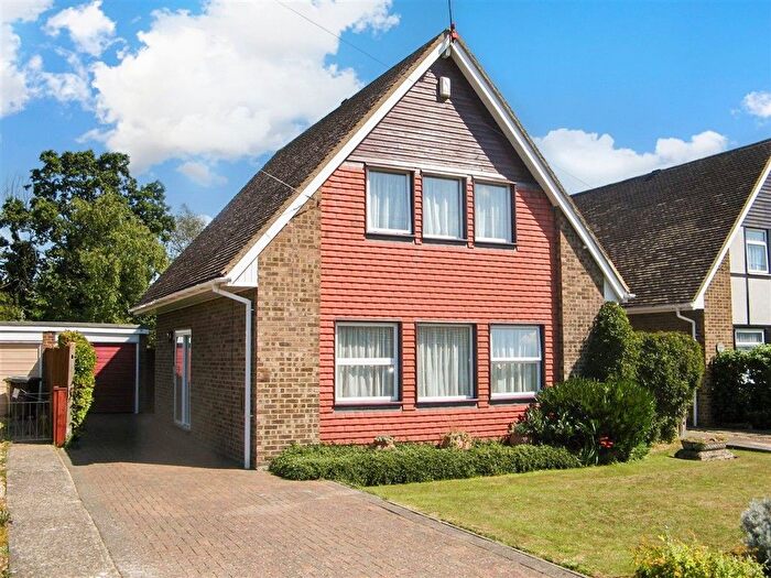 3 Bedroom Detached House For Sale In Spire Avenue, Whitstable, Kent, CT5