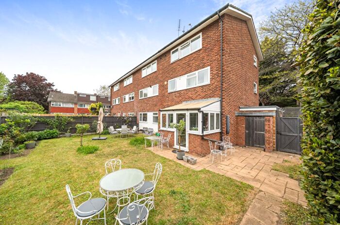 3 Bedroom Property For Sale In Watermill Close, Richmond, TW10